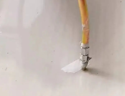 枣强瓷砖空鼓维修公司专业解答在瓷砖铺贴过程中，如果使用的砂料过粗（如全部使用了粗砂），可能会导致以下问题