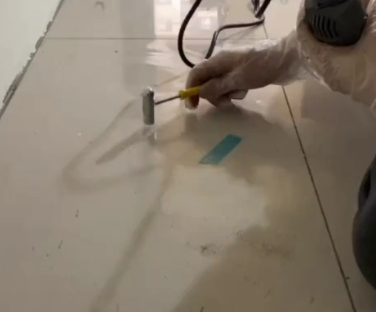 枣强瓷砖开裂维修公司专业分享瓷砖在铺贴前如果没有沥干水分，将会导致以下问题
